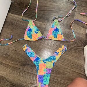Kulani kinis bikini TOP IS SMALL BOTTOMS ARE MEDIUM